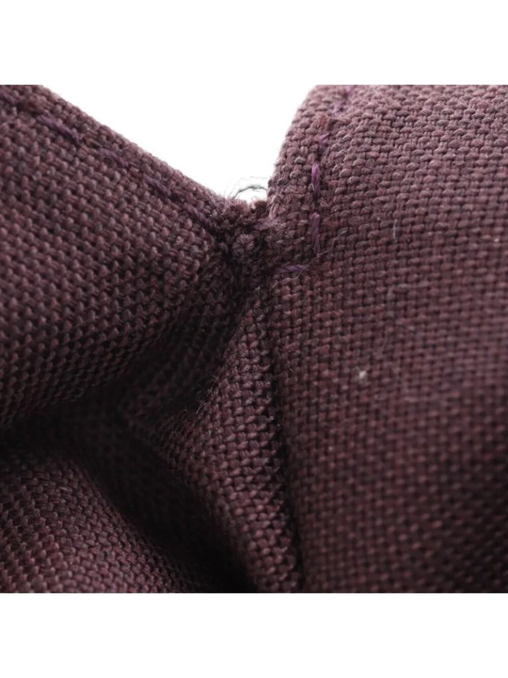 Louis Vuitton Yaranga Taiga Acajou Wine Red Shoulder Bag
